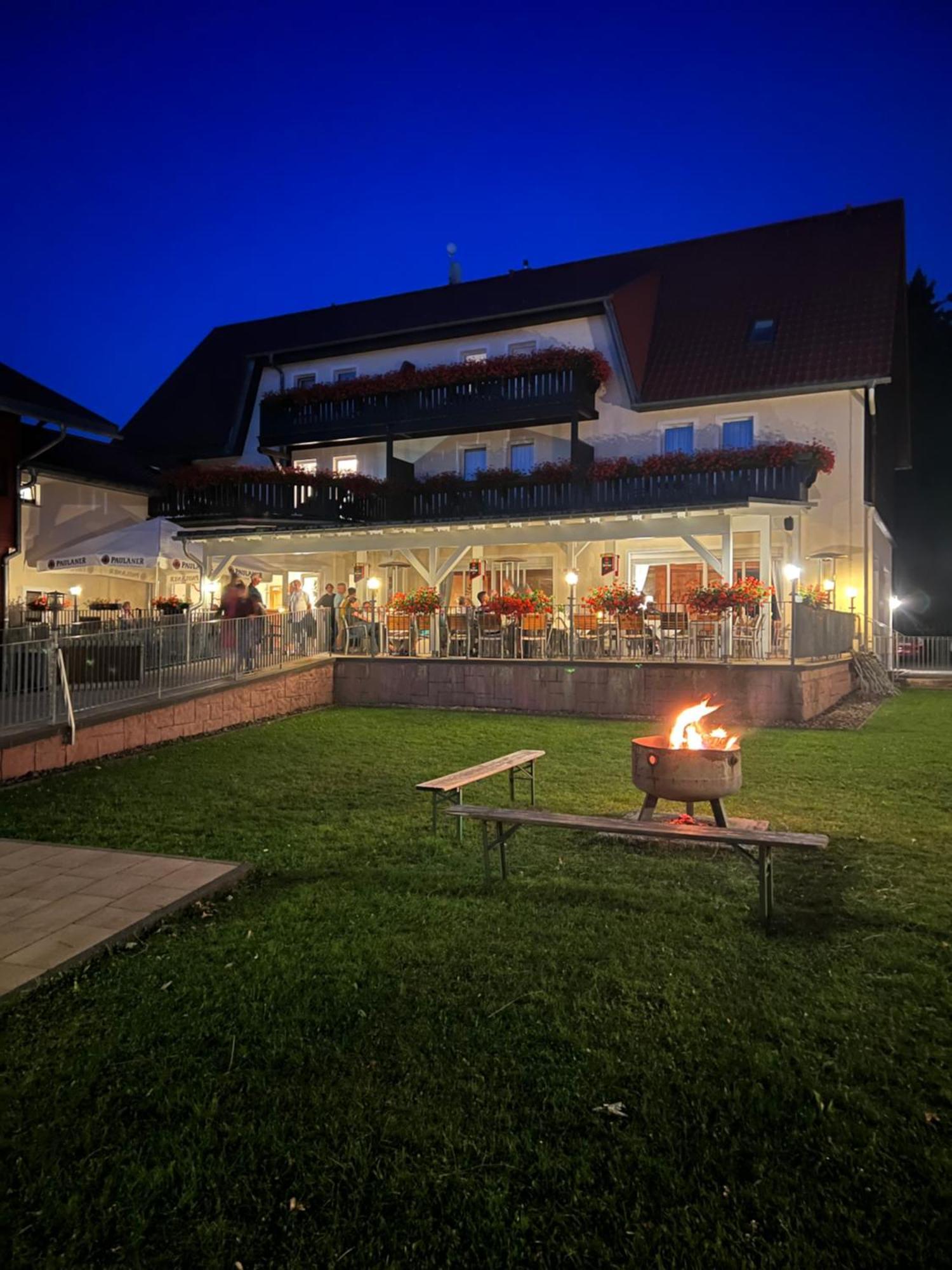 Hotel Und Berggasthof Tanzbuche Friedrichroda Extérieur photo